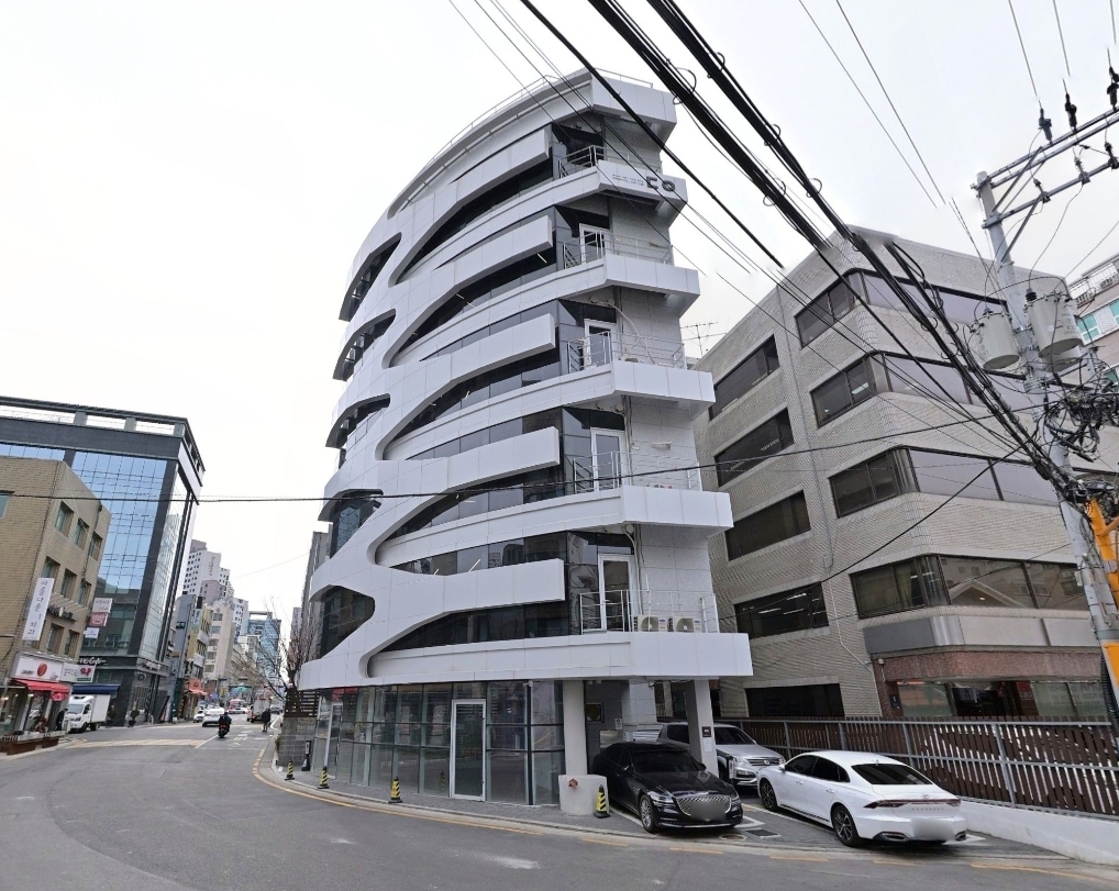 신논현역 신축 건물, 쥬얼리 업체 사무실 계약기